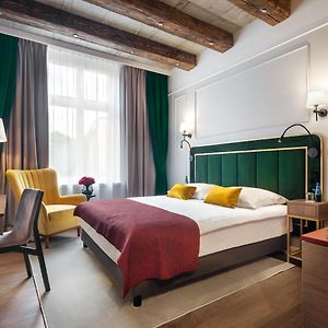 Golden Queen Apartments Old Town